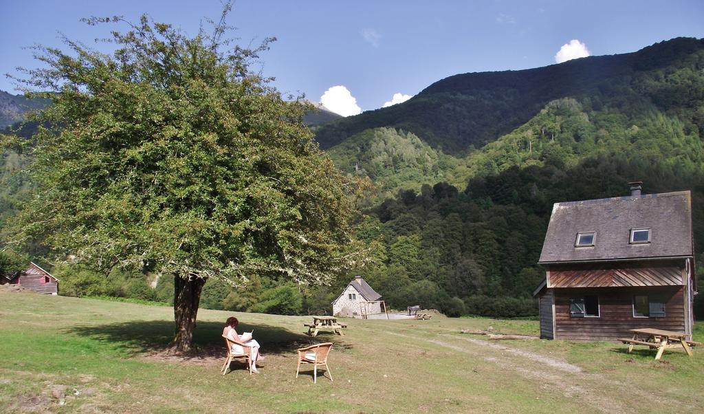 Les Chalets De La Foret D'Issaux Osse-en-Aspe Kamer foto